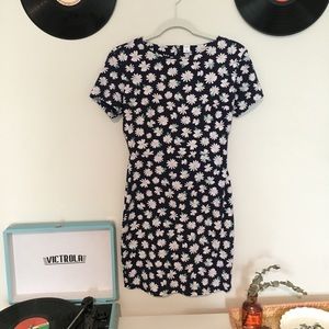 Old Navy daisy dress!  SMALL!